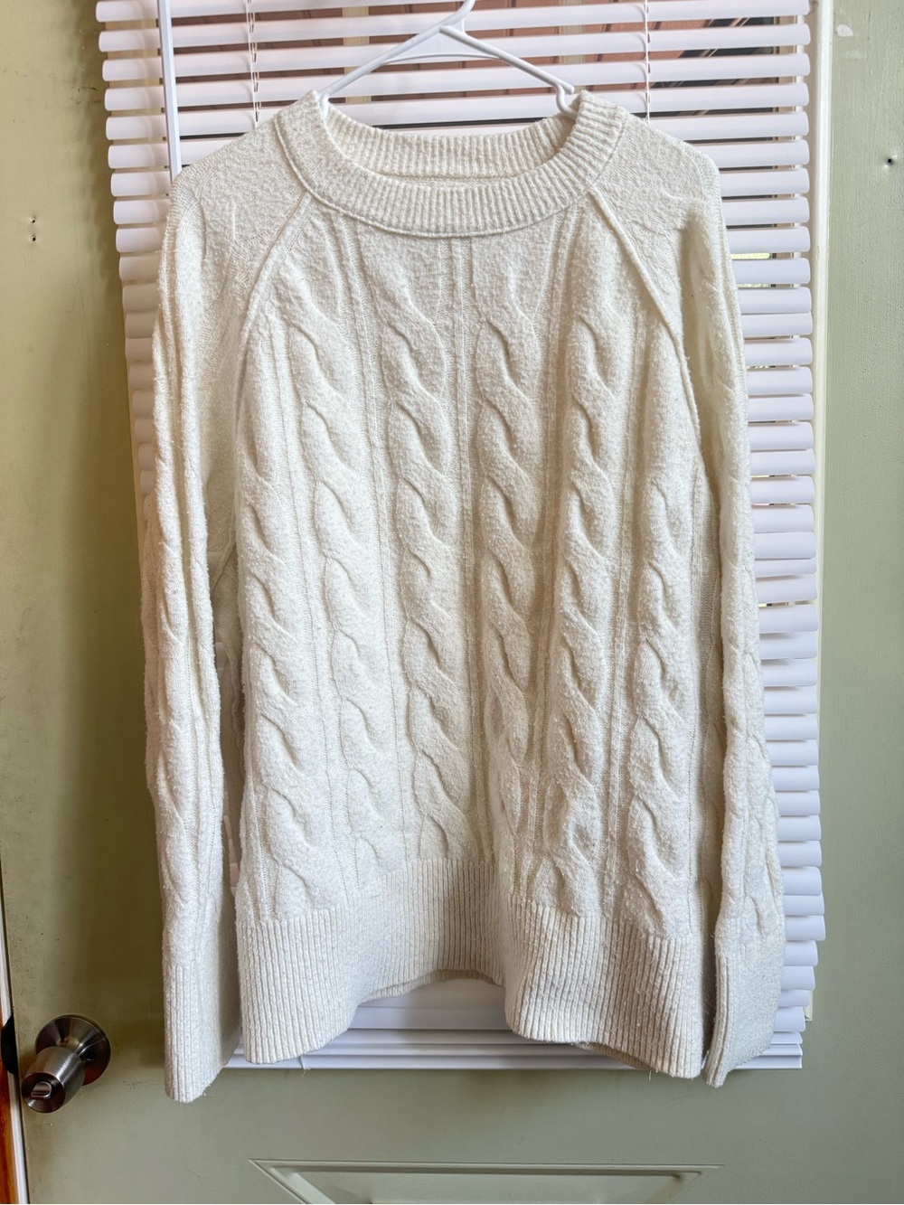 Aerie Cream Cable Knit Crewneck Sweater Cream Off White Size Medium Chunky Cozy